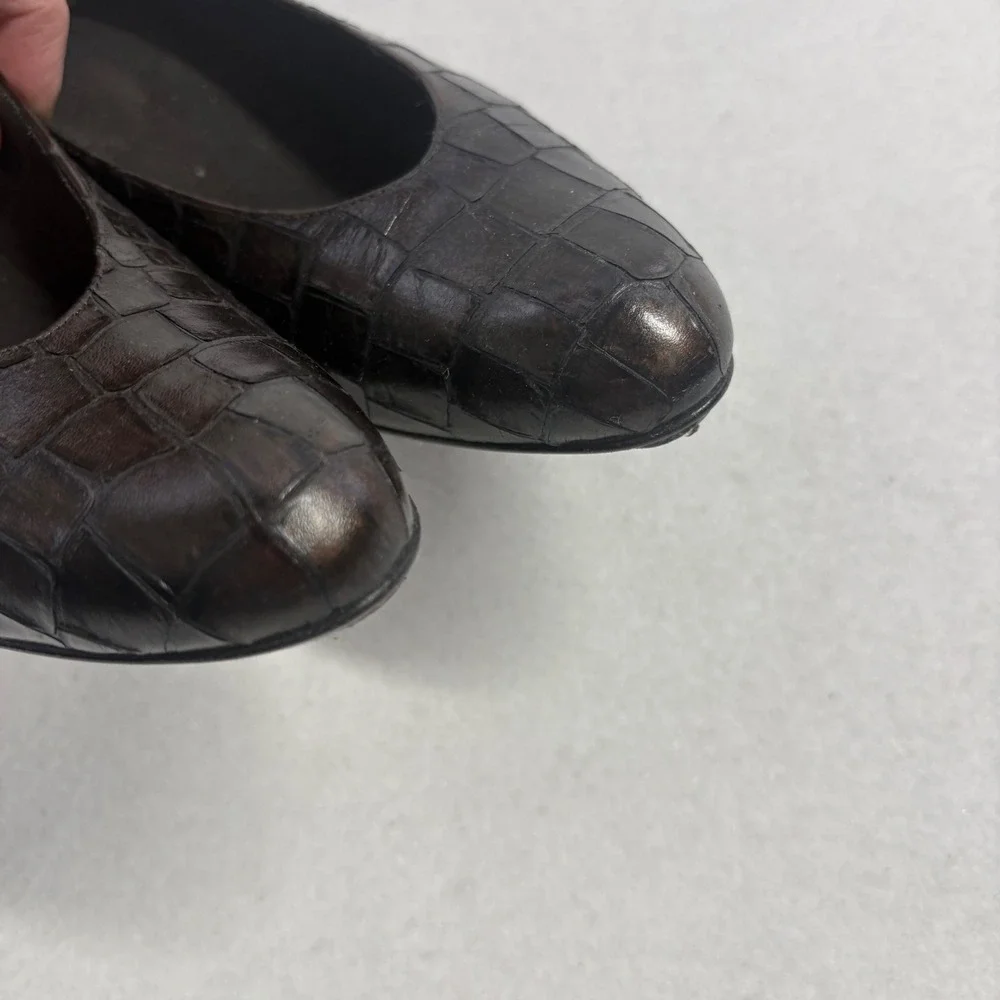 Stuart Weitzman Pumps Womens 6.5 Brown Croc Embossed Leather Round Old Money